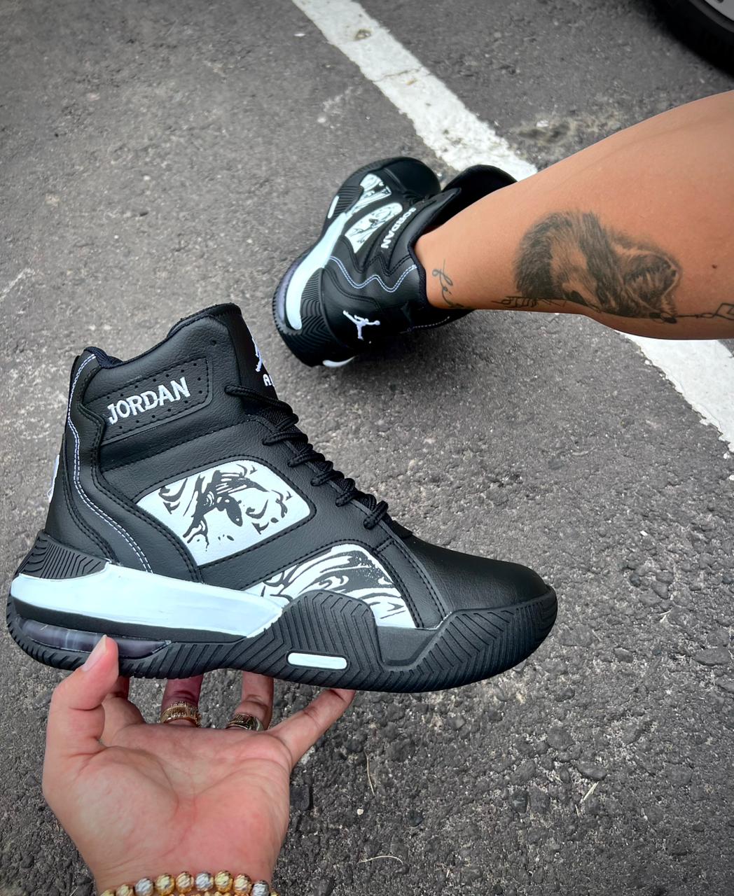 BOTA GRAFITI color NEGRO